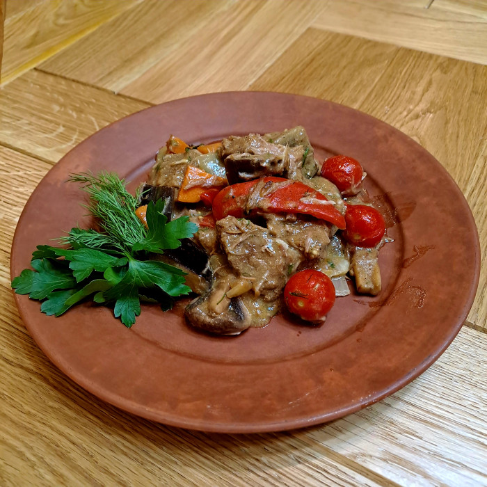 Телятина томленая с овощами Телятина томленая с овощами